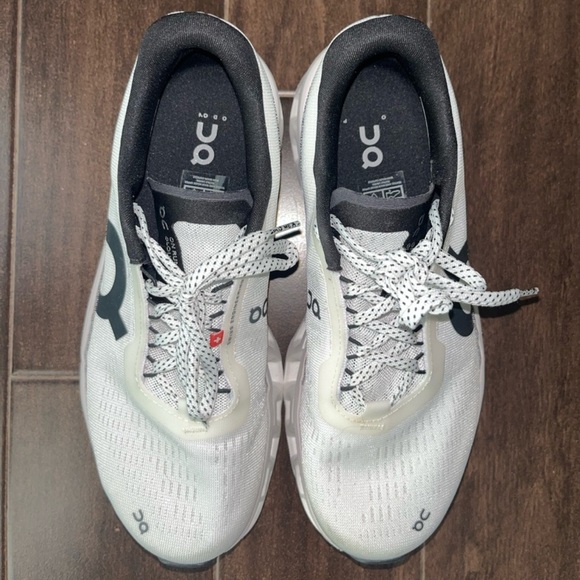 On cloudmonster 2 - Picture 3 of 6